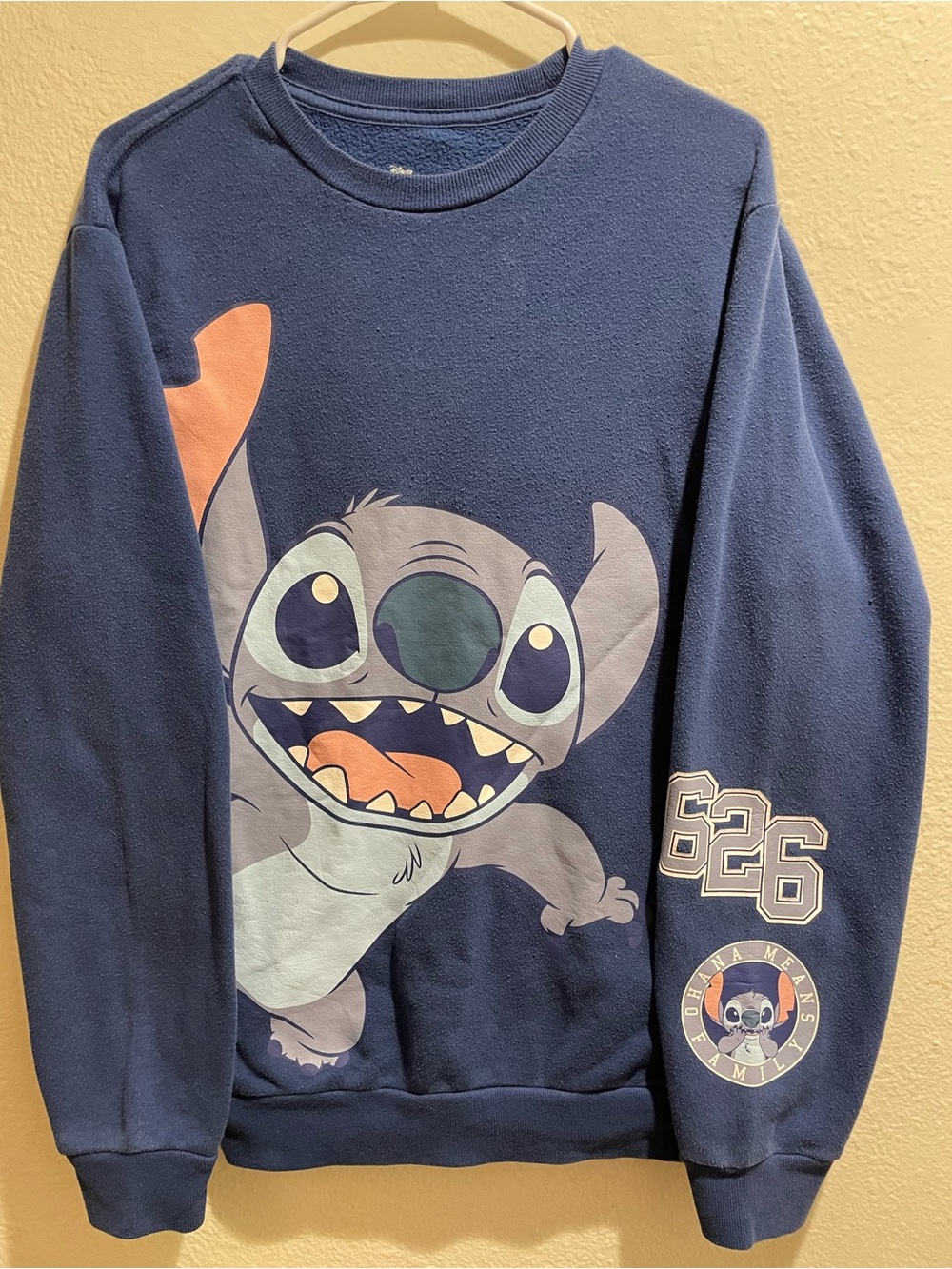 ✨ Disney Lilo & Stitch 626 Ohana Graphic Blue Crewneck L 💙